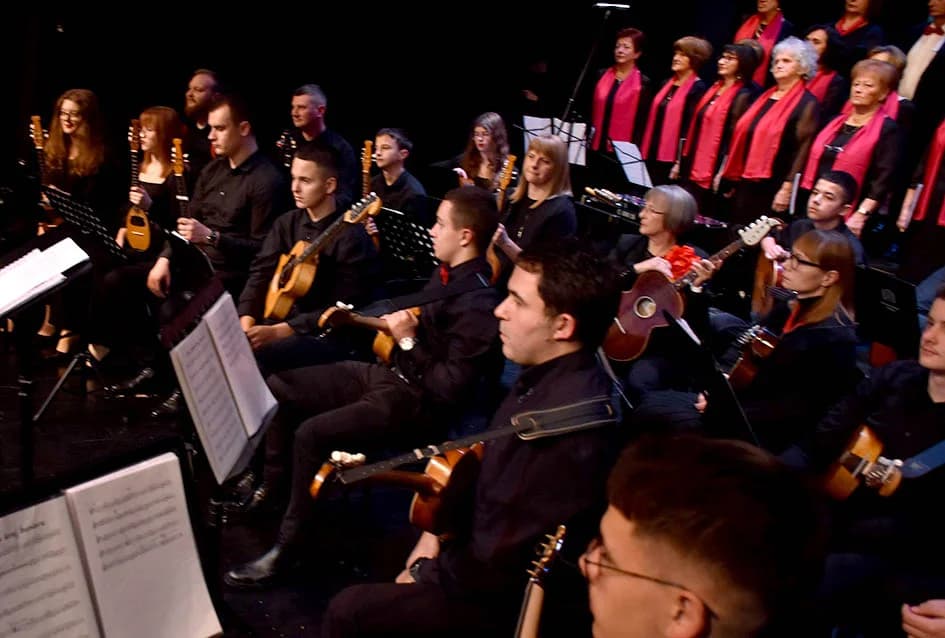 ODRŽAN ADVENTSKI KONCERT GLAZBENOG DRUŠTVA “VILA VELEBITA” IZ  POŽEGE: Prvorazredni glazbeni događaj