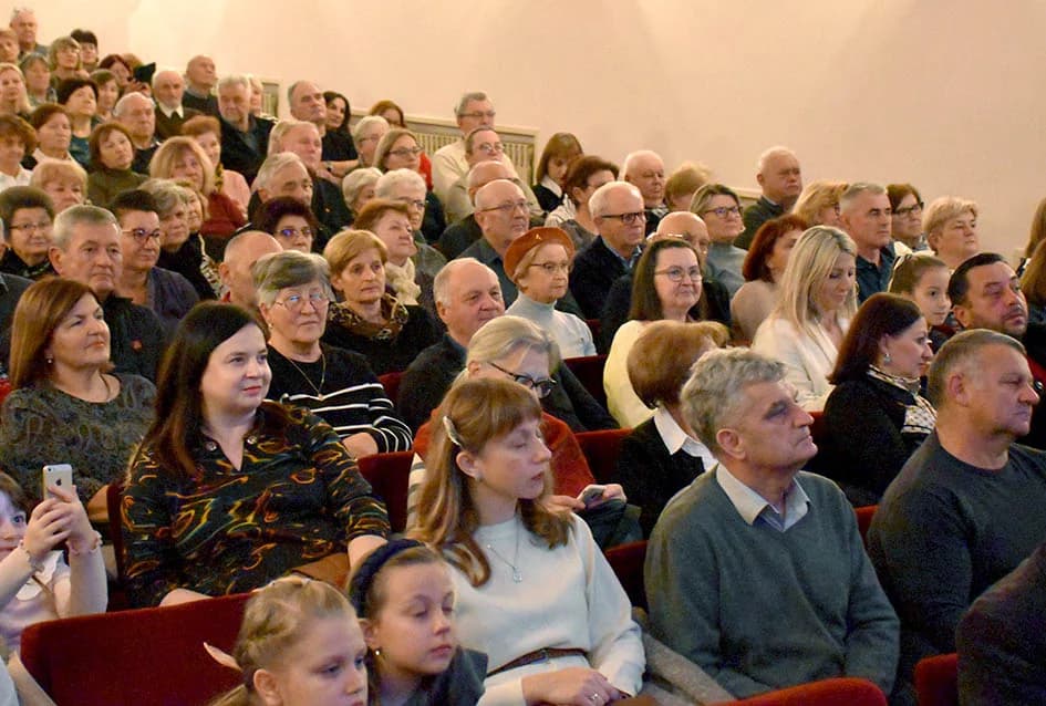 ODRŽAN ADVENTSKI KONCERT GLAZBENOG DRUŠTVA “VILA VELEBITA” IZ  POŽEGE: Prvorazredni glazbeni događaj