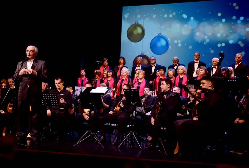 ODRŽAN ADVENTSKI KONCERT GLAZBENOG DRUŠTVA “VILA VELEBITA” IZ  POŽEGE: Prvorazredni glazbeni događaj