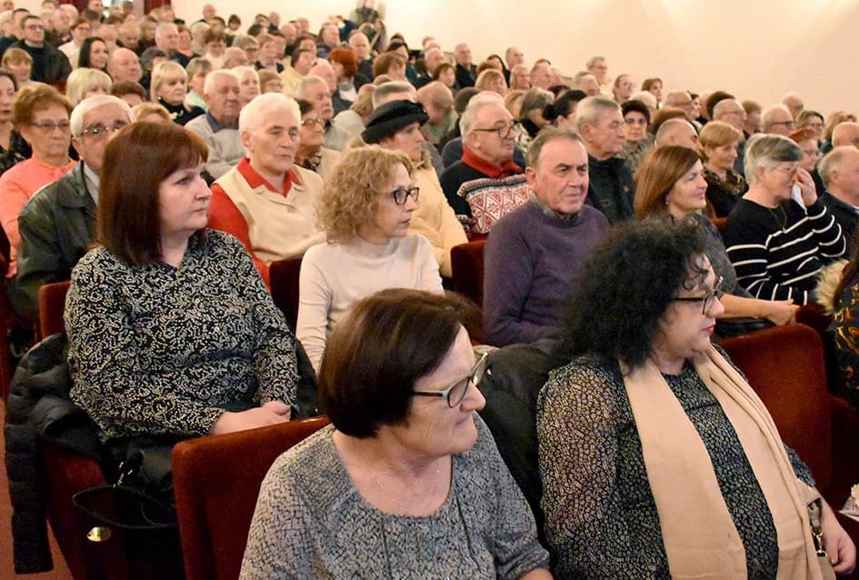 ODRŽAN ADVENTSKI KONCERT GLAZBENOG DRUŠTVA “VILA VELEBITA” IZ  POŽEGE: Prvorazredni glazbeni događaj