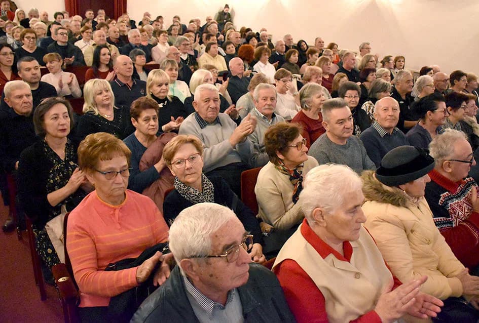 ODRŽAN ADVENTSKI KONCERT GLAZBENOG DRUŠTVA “VILA VELEBITA” IZ  POŽEGE: Prvorazredni glazbeni događaj