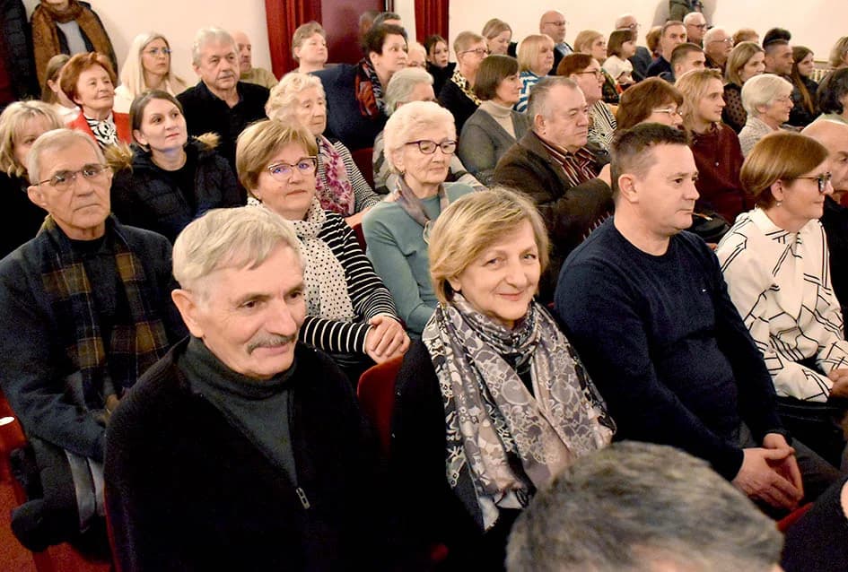 ODRŽAN ADVENTSKI KONCERT GLAZBENOG DRUŠTVA “VILA VELEBITA” IZ  POŽEGE: Prvorazredni glazbeni događaj