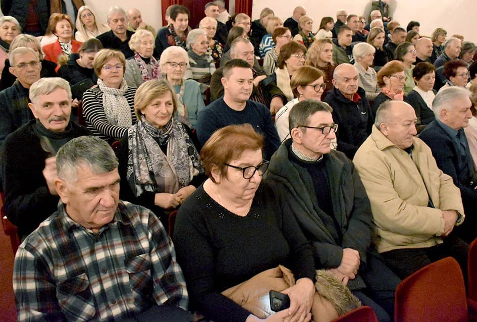 ODRŽAN ADVENTSKI KONCERT GLAZBENOG DRUŠTVA “VILA VELEBITA” IZ  POŽEGE: Prvorazredni glazbeni događaj