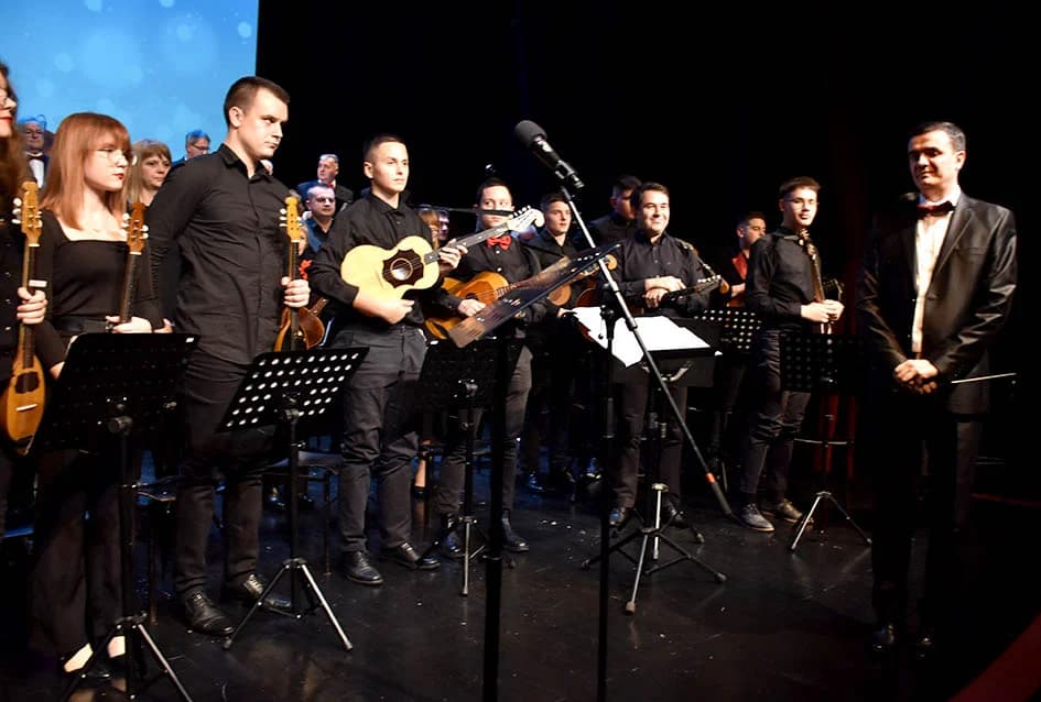 ODRŽAN ADVENTSKI KONCERT GLAZBENOG DRUŠTVA “VILA VELEBITA” IZ  POŽEGE: Prvorazredni glazbeni događaj