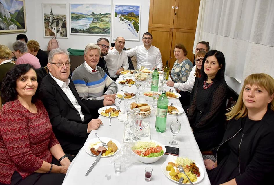 ODRŽAN ADVENTSKI KONCERT GLAZBENOG DRUŠTVA “VILA VELEBITA” IZ  POŽEGE: Prvorazredni glazbeni događaj