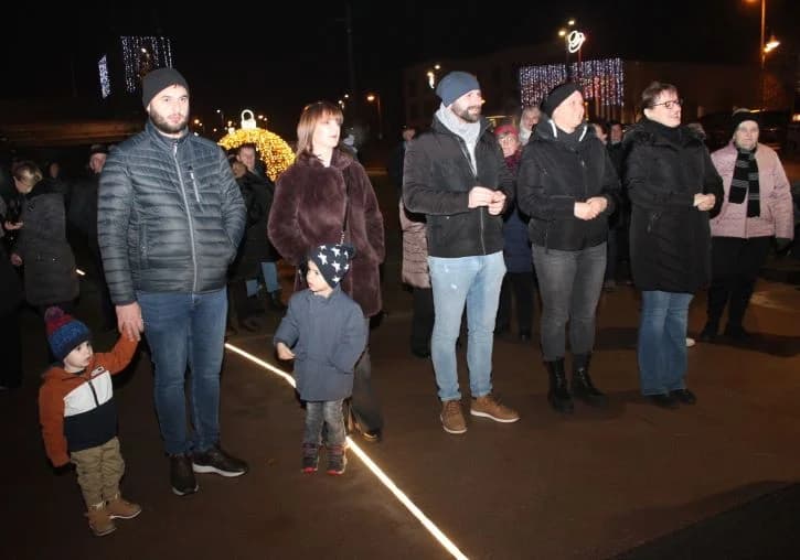 SUBOTNJI PLETERNIČKI ADVENT: Umirovljenici zapalili treću svijeću, u Bećarskom šoru lovački čobanac i Tamburaški sastav „Zlatna dolina“