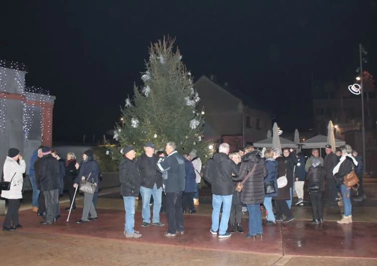 SUBOTNJI PLETERNIČKI ADVENT: Umirovljenici zapalili treću svijeću, u Bećarskom šoru lovački čobanac i Tamburaški sastav „Zlatna dolina“