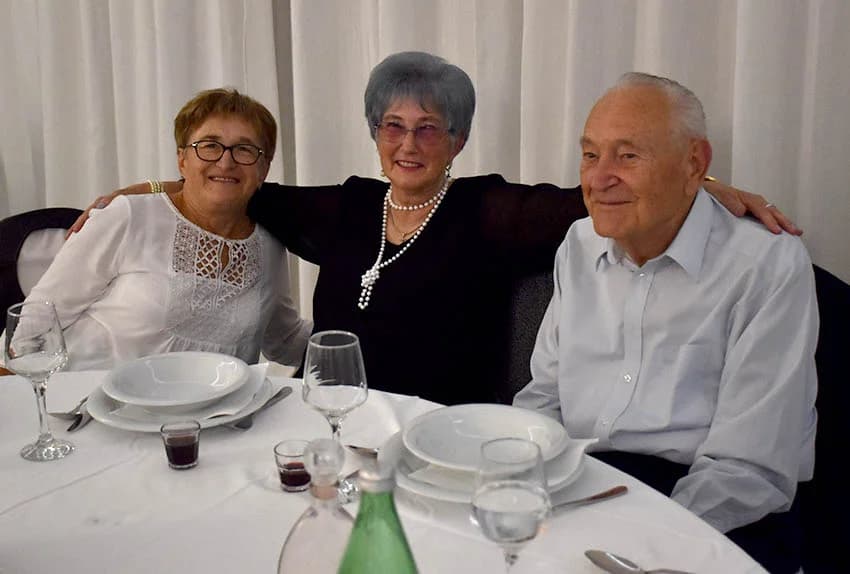 Uz umirovljenike na zabavama sve više mlađih /FOTO/