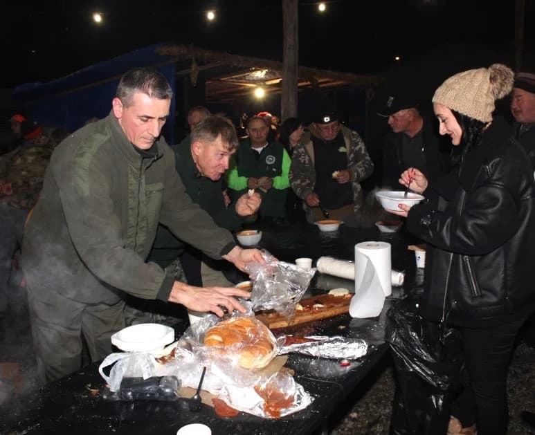 SUBOTNJI PLETERNIČKI ADVENT: Umirovljenici zapalili treću svijeću, u Bećarskom šoru lovački čobanac i Tamburaški sastav „Zlatna dolina“