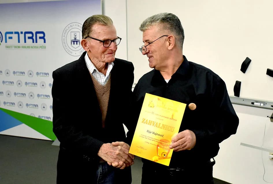 Pčelari požeške Zlatne doline proslavili 50 godina rada-zaslužni primili zahvalnice