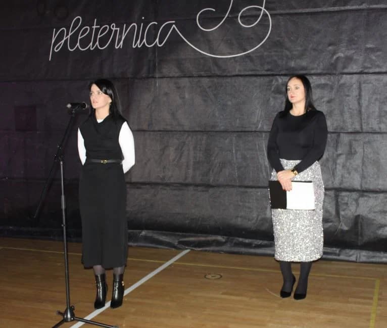 Održana božićna priredba Pleterničkih mažoretkinja