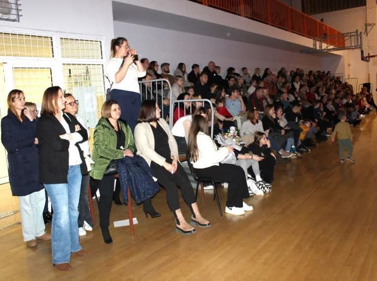 Održana božićna priredba Pleterničkih mažoretkinja