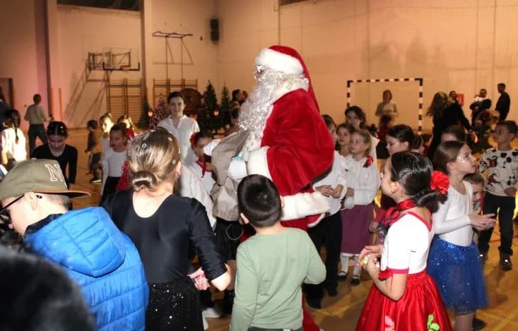 Održana božićna priredba Pleterničkih mažoretkinja