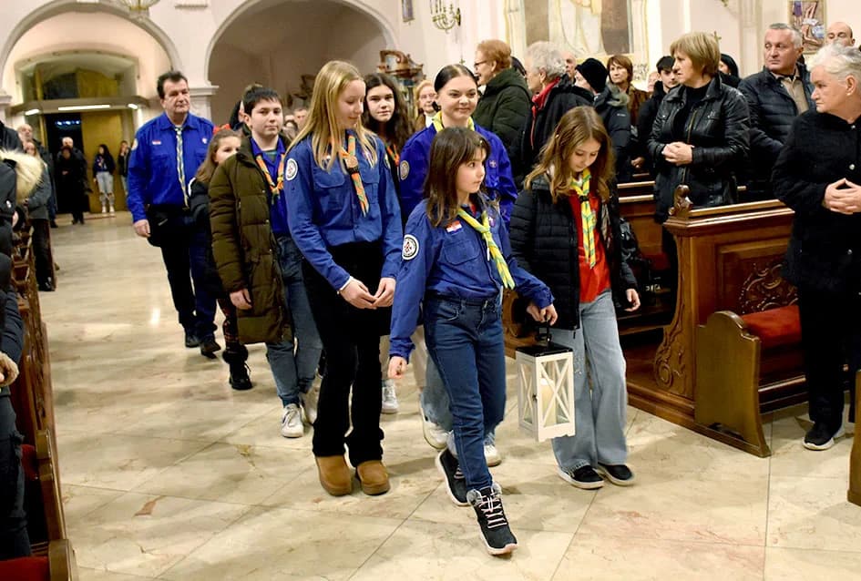 POŽEŠKI IZVIĐAČI DONIJELI BETLEHEMSKO SVJETLO MIRA: Simbol dobrote, prijateljstva i mira