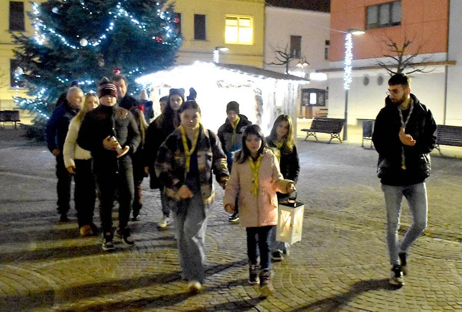 POŽEŠKI IZVIĐAČI DONIJELI BETLEHEMSKO SVJETLO MIRA: Simbol dobrote, prijateljstva i mira