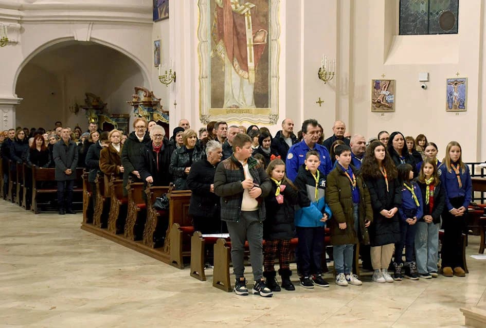 POŽEŠKI IZVIĐAČI DONIJELI BETLEHEMSKO SVJETLO MIRA: Simbol dobrote, prijateljstva i mira