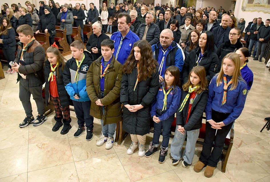 POŽEŠKI IZVIĐAČI DONIJELI BETLEHEMSKO SVJETLO MIRA: Simbol dobrote, prijateljstva i mira