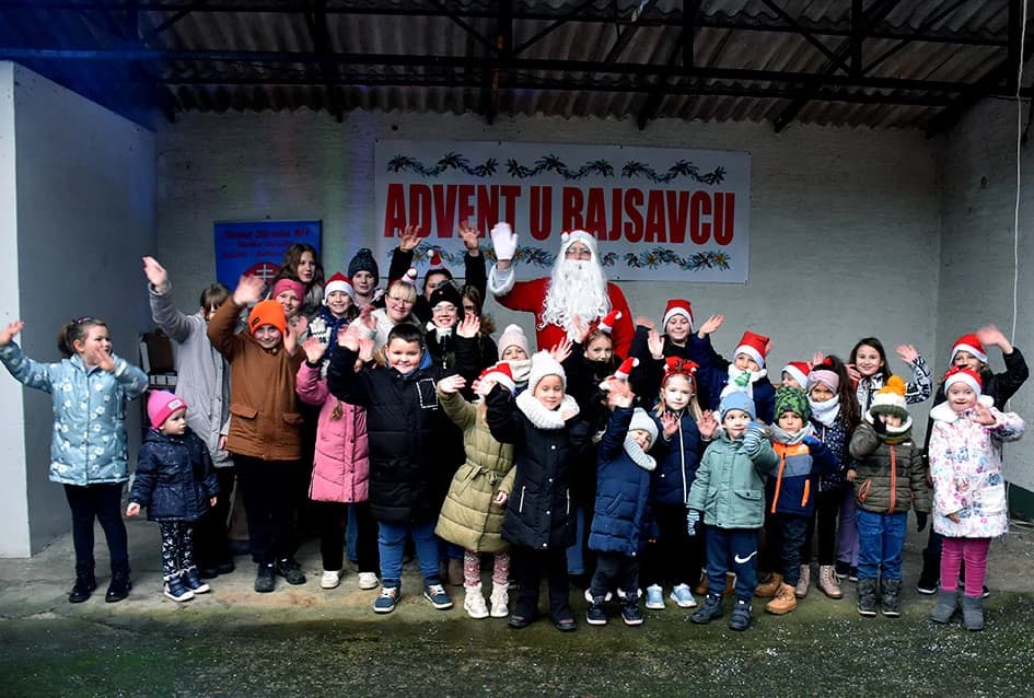 ADVENT JAKŠIĆKE MATICE SLOVAČKE U RAJSAVCU: Najmlađi recitirali, glumili, pjevali i plesali