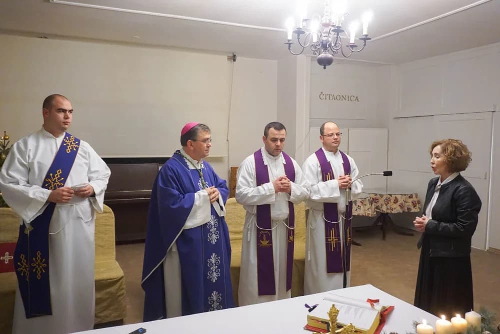 Biskup Ivo pohodio Dom za stare i nemoćne osobe u Požegi