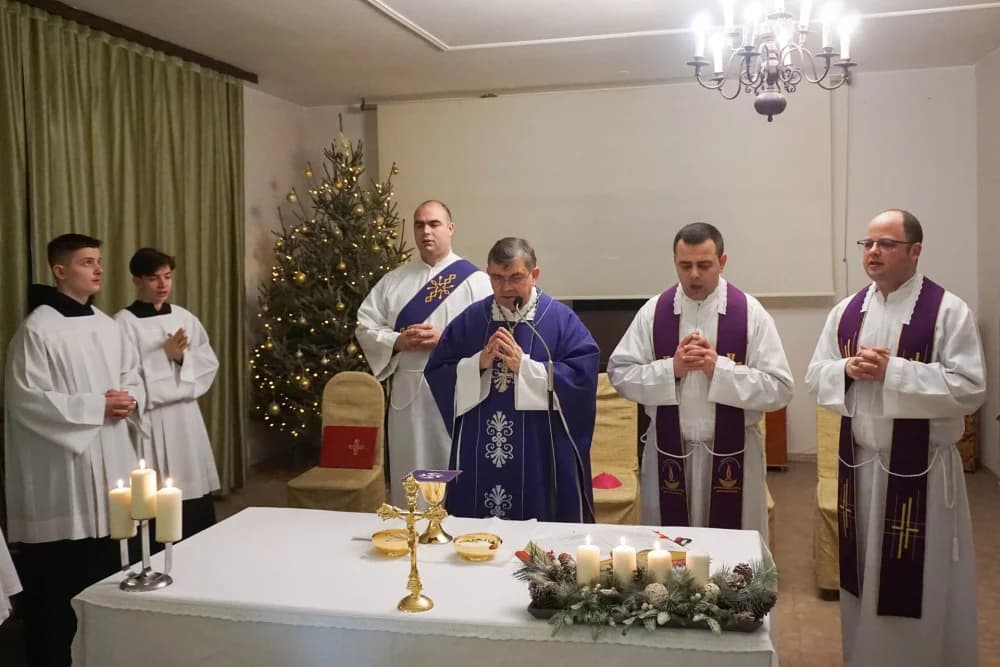Biskup Ivo pohodio Dom za stare i nemoćne osobe u Požegi