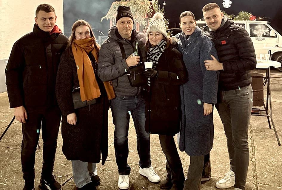 Okupilo se više od stotinu rođaka prigodom blagdanskog druženja kod obitelji Bušić u Srednjem Selu: ʼIdeju koja je tinjala godinama konačno smo realiziraliʼ