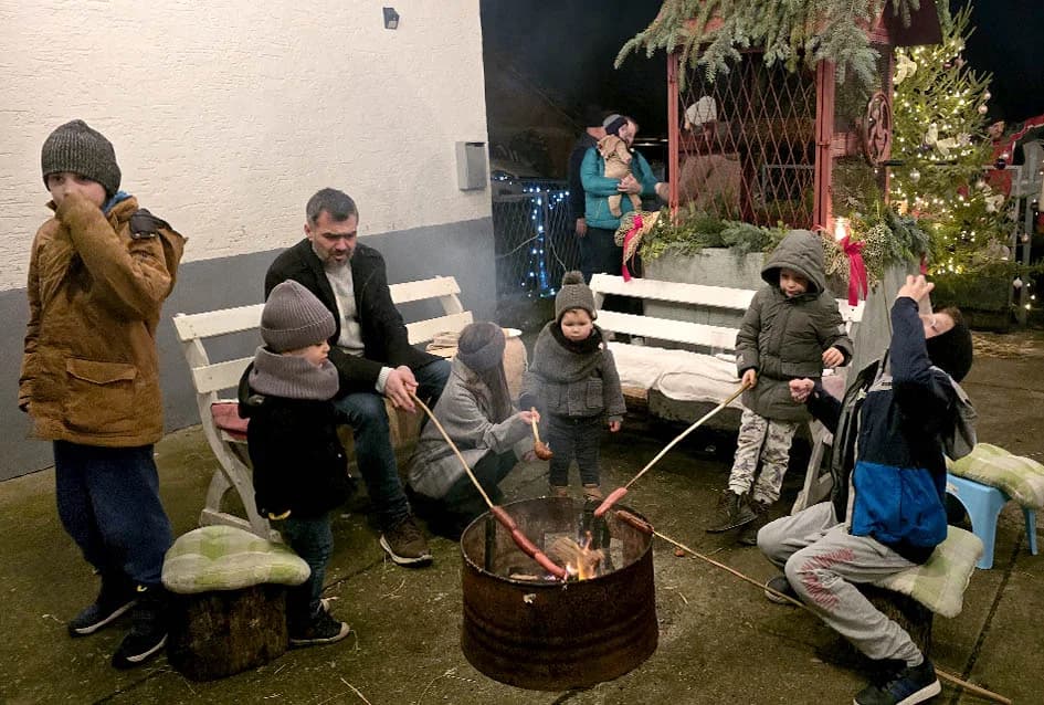 Okupilo se više od stotinu rođaka prigodom blagdanskog druženja kod obitelji Bušić u Srednjem Selu: ʼIdeju koja je tinjala godinama konačno smo realiziraliʼ