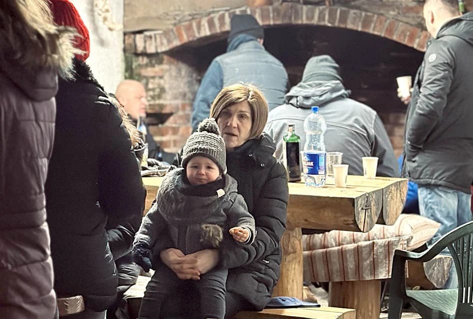 Okupilo se više od stotinu rođaka prigodom blagdanskog druženja kod obitelji Bušić u Srednjem Selu: ʼIdeju koja je tinjala godinama konačno smo realiziraliʼ