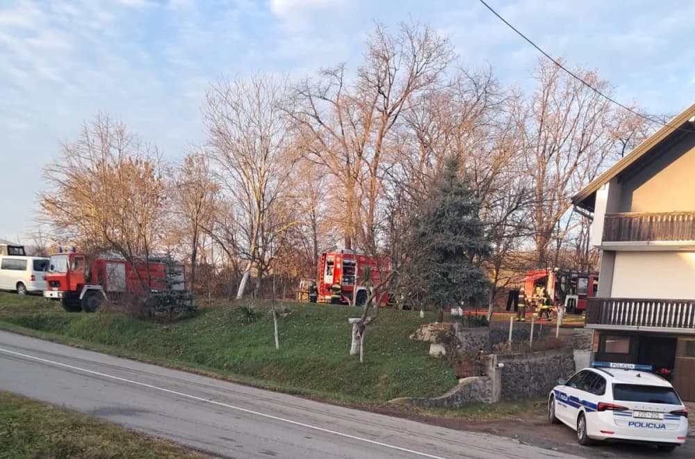Požar na dvorišnoj zgradi u Kutjevu: Brzom intervencijom kutjevačkih vatrogasaca spriječeno širenje vatre na obiteljsku kuću