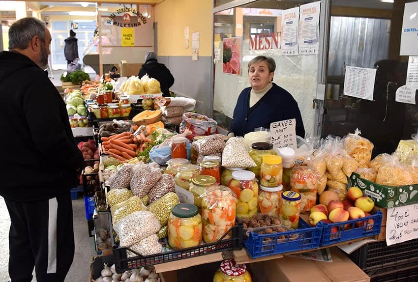 Blagdansko druženje s prodavačima požeške tržnice