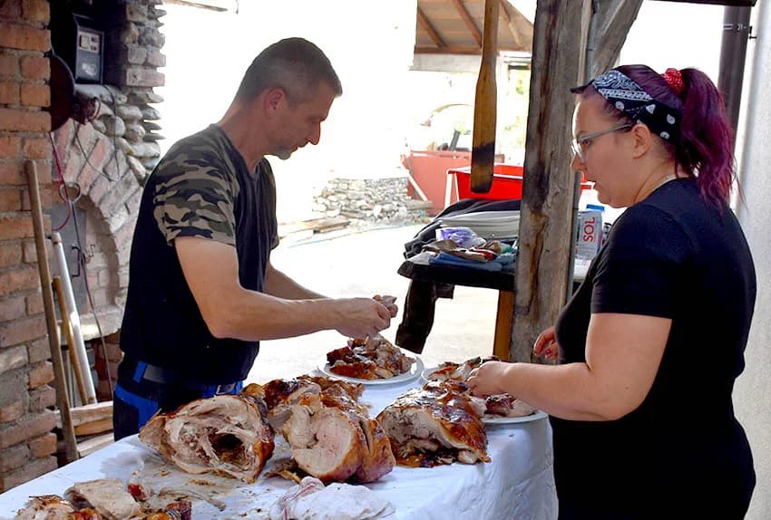 U berbi kod Sontakijevih sudjelovali volonteri iz više zemalja koji borave u Eko centru Latinovac /FOTO/