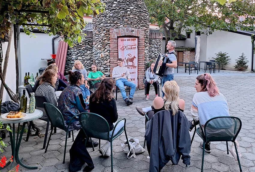 U berbi kod Sontakijevih sudjelovali volonteri iz više zemalja koji borave u Eko centru Latinovac /FOTO/