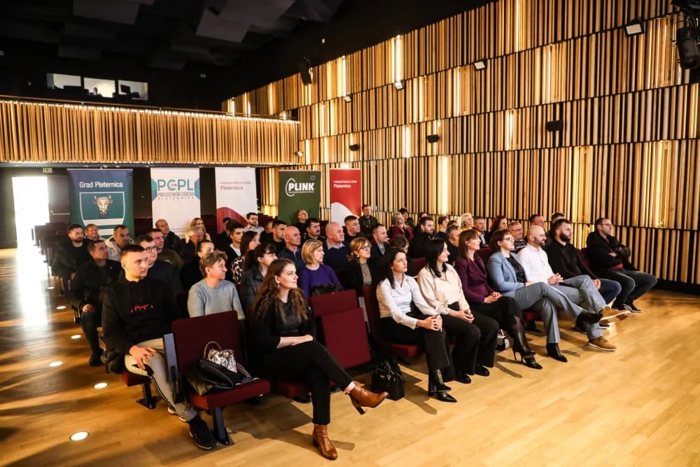 GRAD PLETERNICA: Dodijeljene nove potpore za poduzetnike, obrtnike i OPG-ove: „Naše gospodarstvo raste, a sve zahvaljujući vašem radu i vašem ulaganju“
