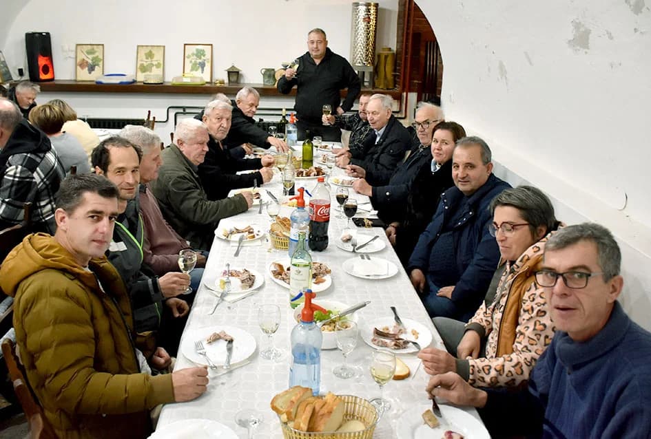 BOŽIĆNI DOMJENAK POŽEŠKIH VINOGRADARA: S pijetetom prema žrtvama tragedije u Zagrebu