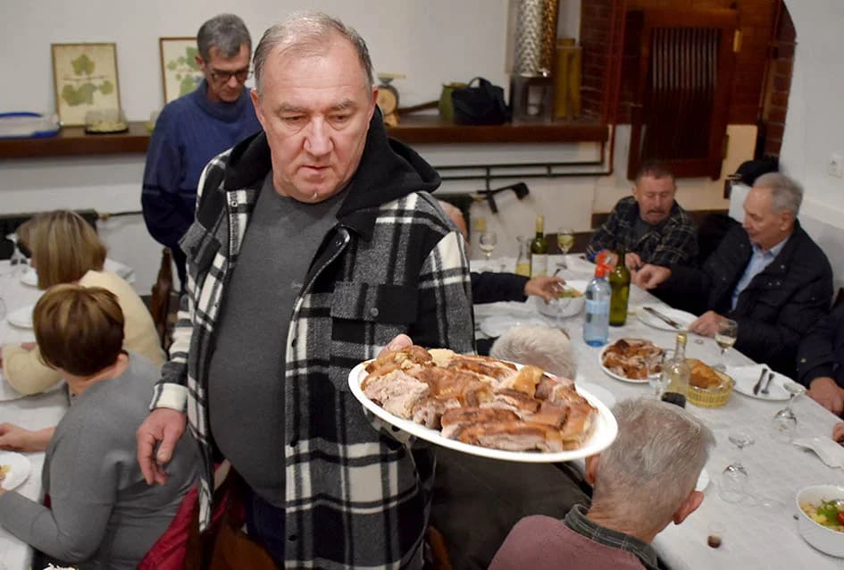 BOŽIĆNI DOMJENAK POŽEŠKIH VINOGRADARA: S pijetetom prema žrtvama tragedije u Zagrebu