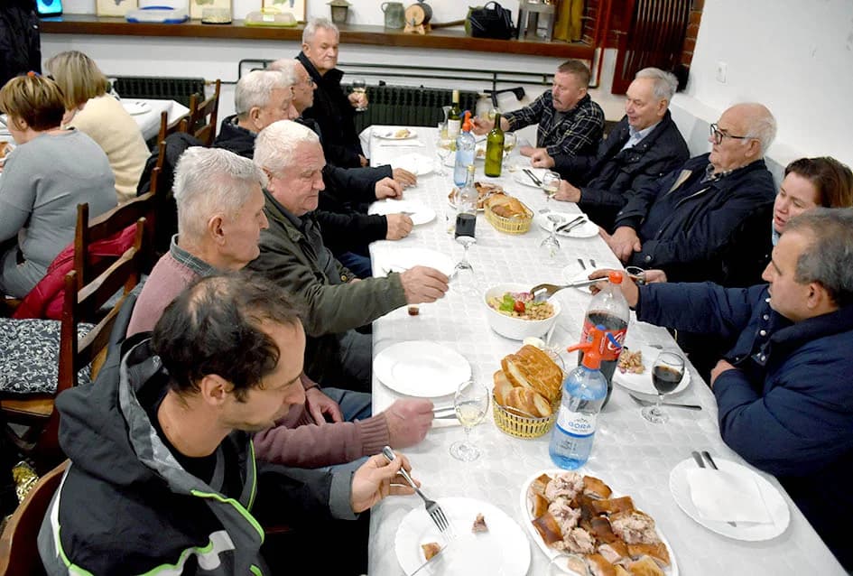 BOŽIĆNI DOMJENAK POŽEŠKIH VINOGRADARA: S pijetetom prema žrtvama tragedije u Zagrebu