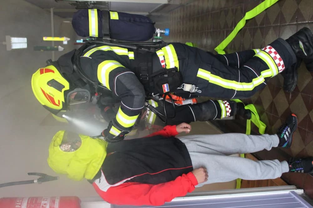 Održana vježba evakuacije i spašavanja u slučaju požara u Kanižlićevoj školi /FOTO/
