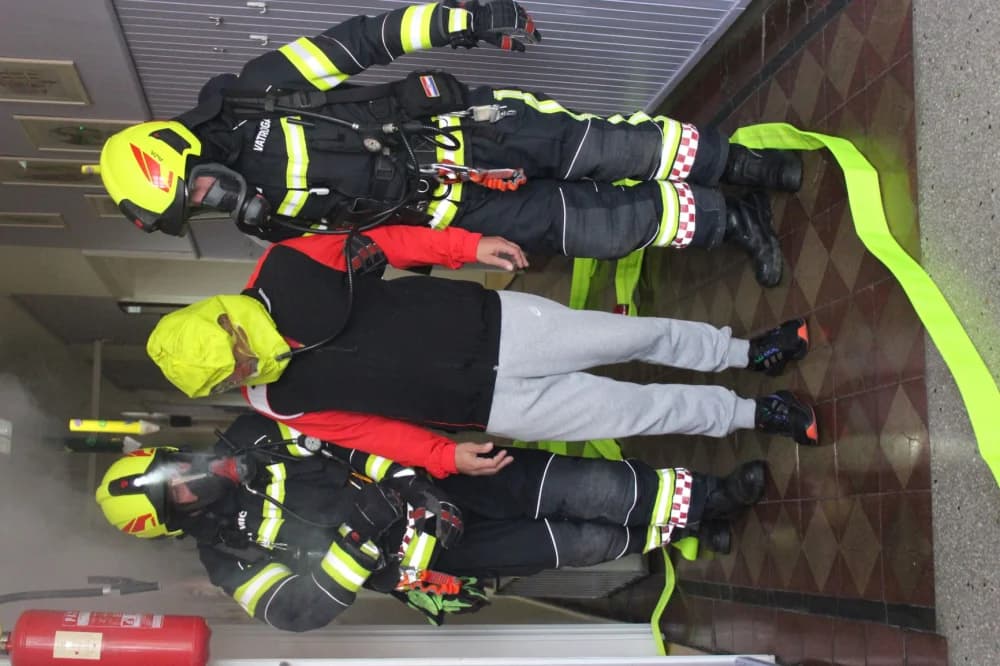Održana vježba evakuacije i spašavanja u slučaju požara u Kanižlićevoj školi /FOTO/