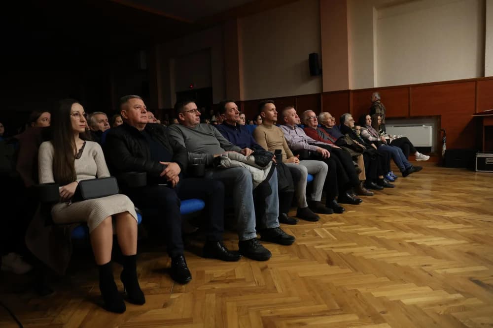 Oduševljenje kutjevačke publike i ove godine: Kutjevački tamburaški orkestar, solisti i Tamburaški sastav brodsko-posavskih policajaca nizao skladbe
