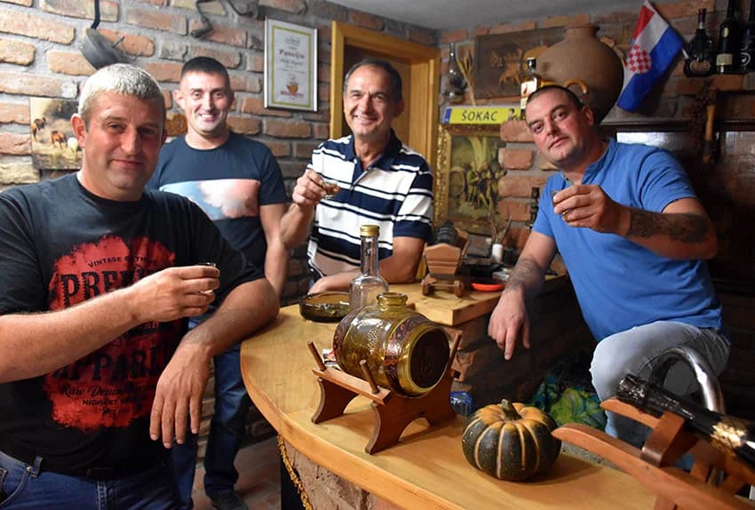 Ugostio pedesetak uzvanika [FOTO]
