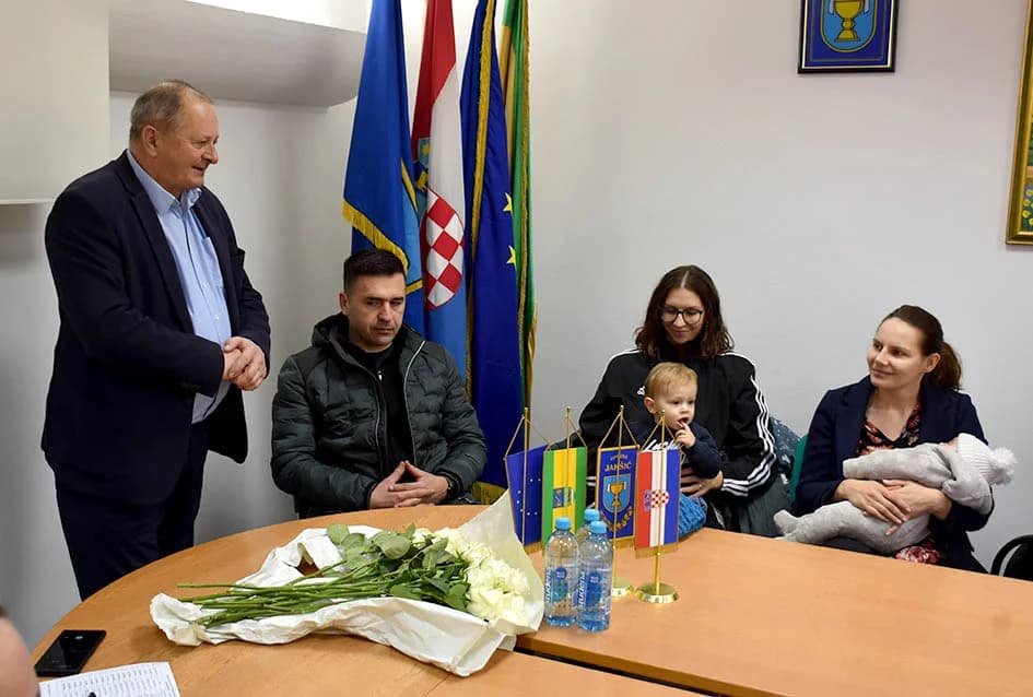 OPĆINA JAKŠIĆ DARIVALA RODITELJE NOVOĐENE DJECE: Prvi puta više dječaka