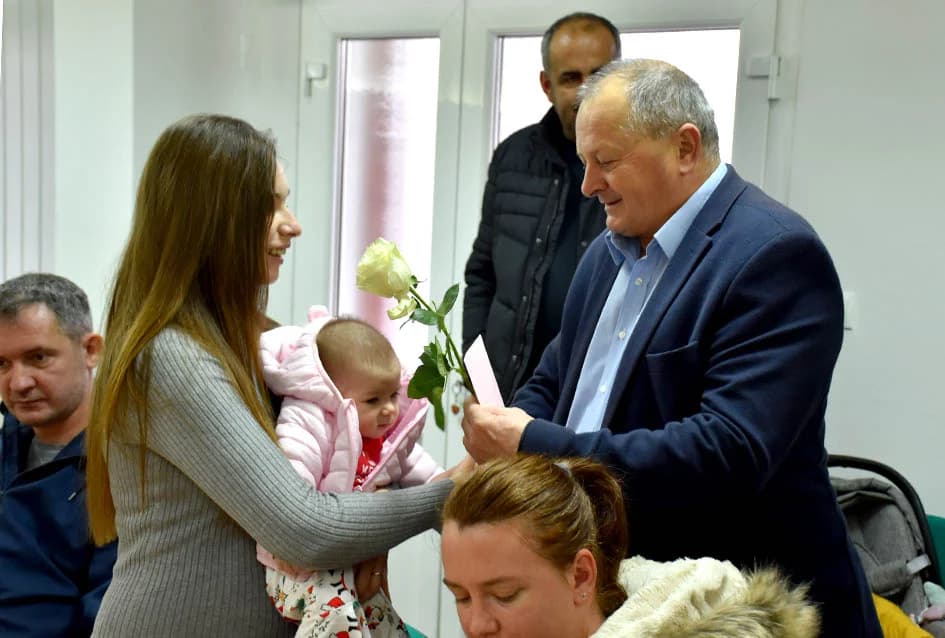 OPĆINA JAKŠIĆ DARIVALA RODITELJE NOVOĐENE DJECE: Prvi puta više dječaka