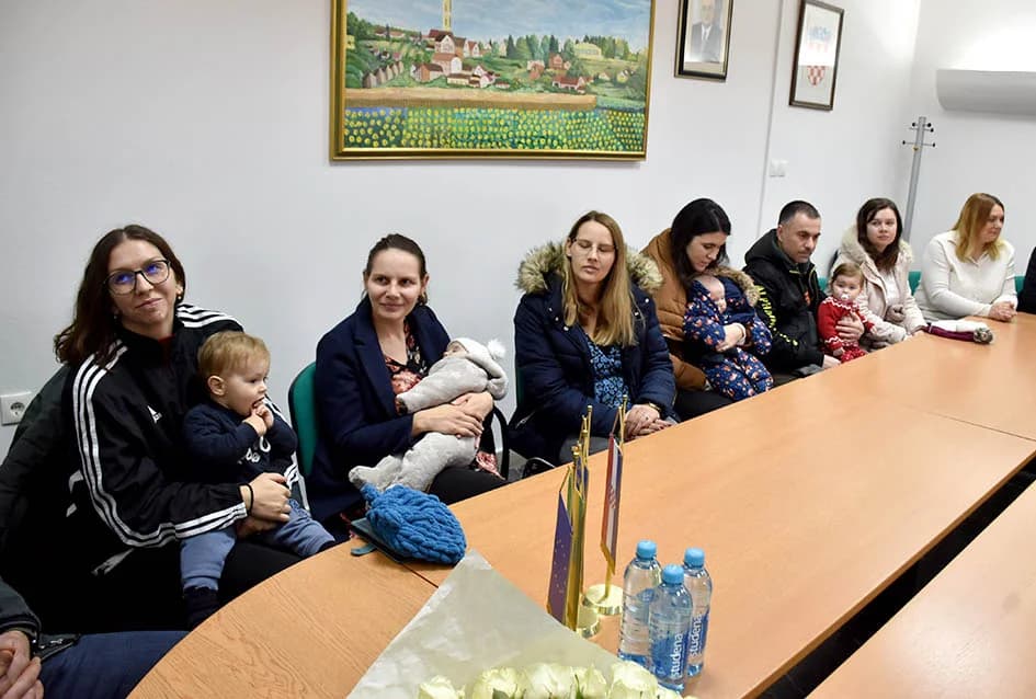 OPĆINA JAKŠIĆ DARIVALA RODITELJE NOVOĐENE DJECE: Prvi puta više dječaka