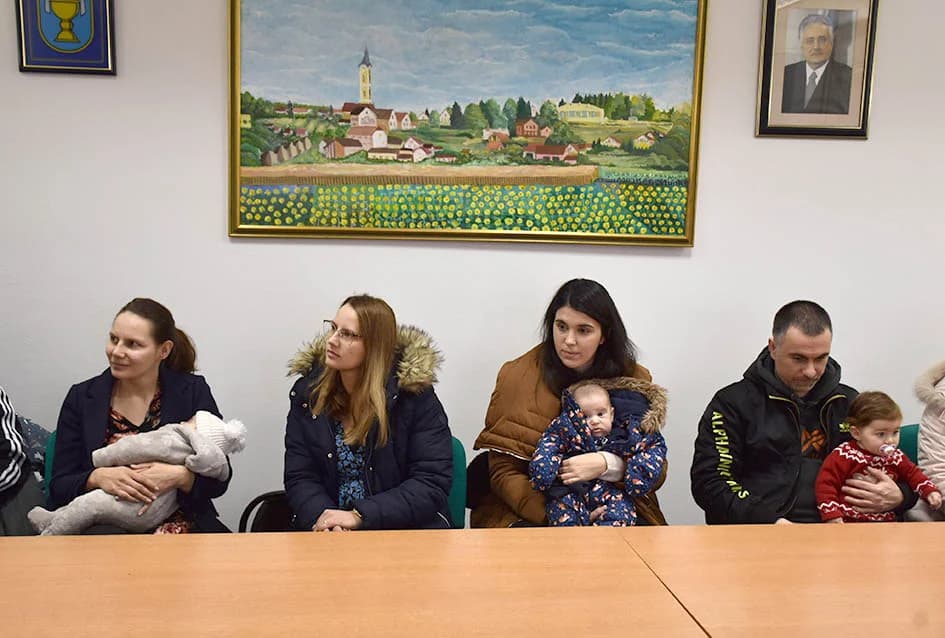 OPĆINA JAKŠIĆ DARIVALA RODITELJE NOVOĐENE DJECE: Prvi puta više dječaka