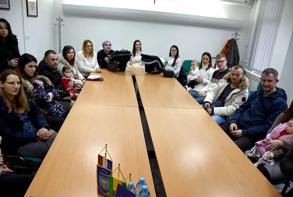 OPĆINA JAKŠIĆ DARIVALA RODITELJE NOVOĐENE DJECE: Prvi puta više dječaka