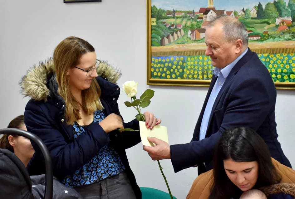 OPĆINA JAKŠIĆ DARIVALA RODITELJE NOVOĐENE DJECE: Prvi puta više dječaka