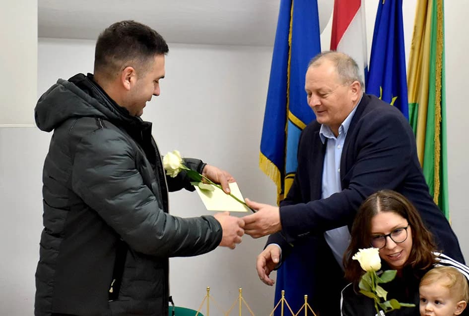 OPĆINA JAKŠIĆ DARIVALA RODITELJE NOVOĐENE DJECE: Prvi puta više dječaka