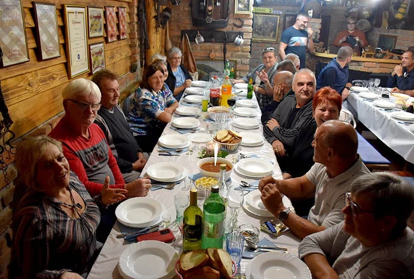 Ugostio pedesetak uzvanika [FOTO]