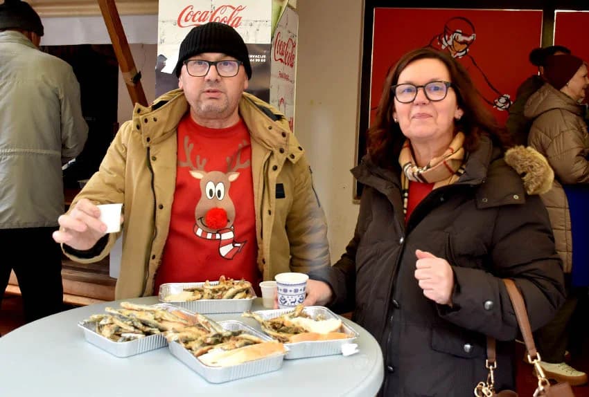 OBRTNICI PRIPREMILI TRADICIONALNI POSNI OBROK Badnjak uz girice i medenu rakiju za Požežane
