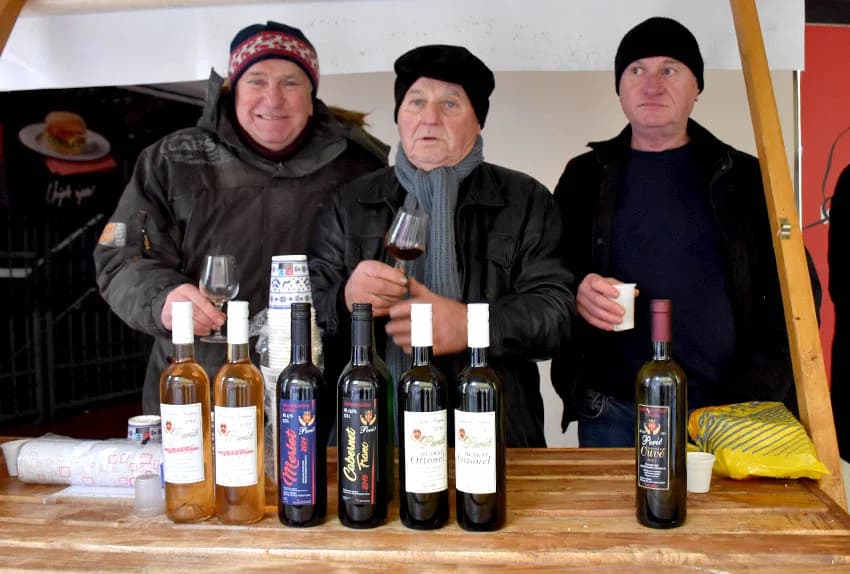 OBRTNICI PRIPREMILI TRADICIONALNI POSNI OBROK Badnjak uz girice i medenu rakiju za Požežane