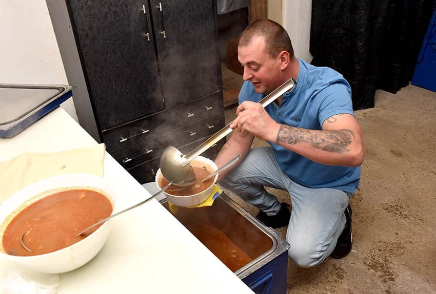 Ugostio pedesetak uzvanika [FOTO]
